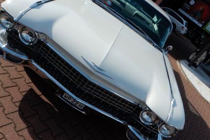 Cadillac Deville 99.999 km 49.994 &euro; Leipzig 04289