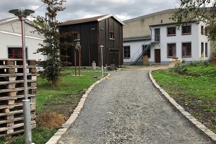 Gewerbekomplex mit angrenzendem Wohnbaugrundstück