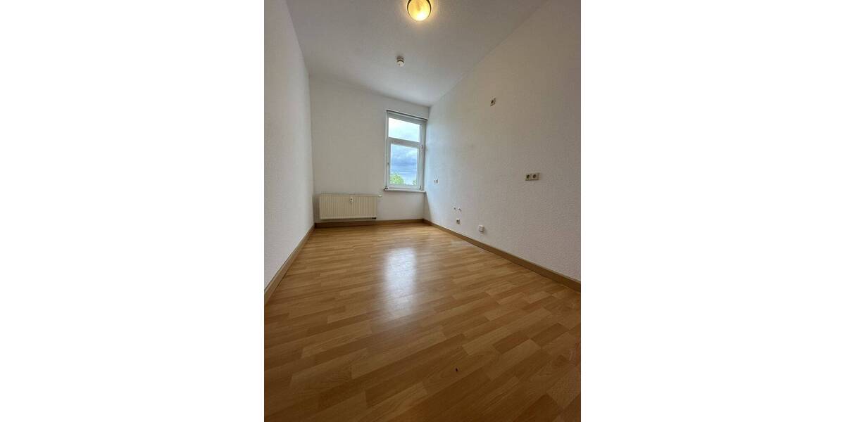 Etagenwohnung Lützen - 4 Zimmer, 120 m&sup2;, 900&euro; | Angebot:26797660