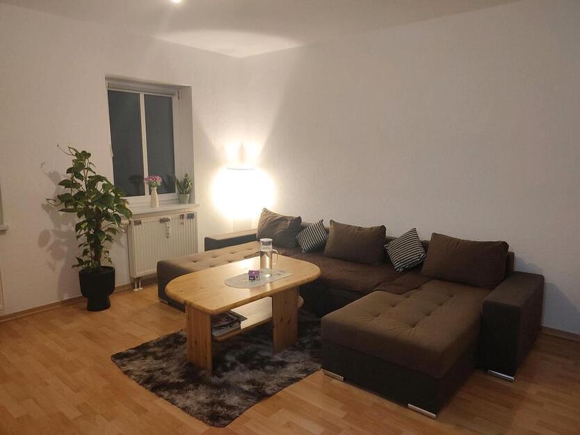 Wohnung mit Einbauküche und Badezimmer mit Tageslicht zimmer