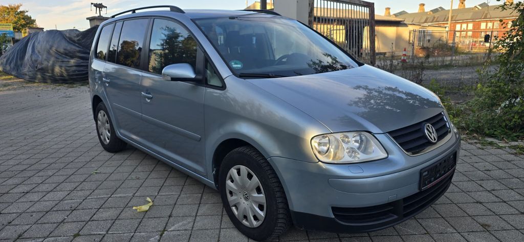 VW Touran 331.000 km 2.490 € Leipzig - Ost 04328
