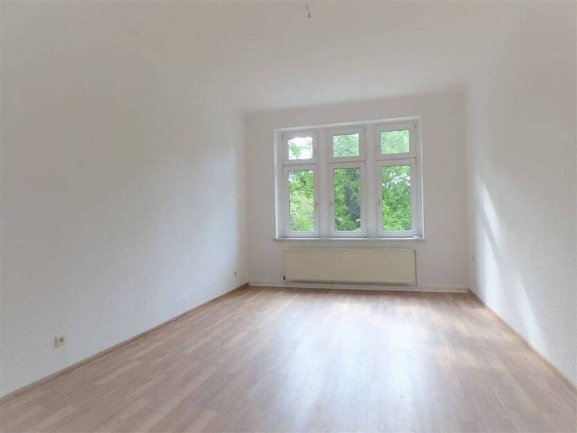Leutzsch - Schöne 3 Zi.- Whg., Gäste WC, Loggia, frisch saniert!