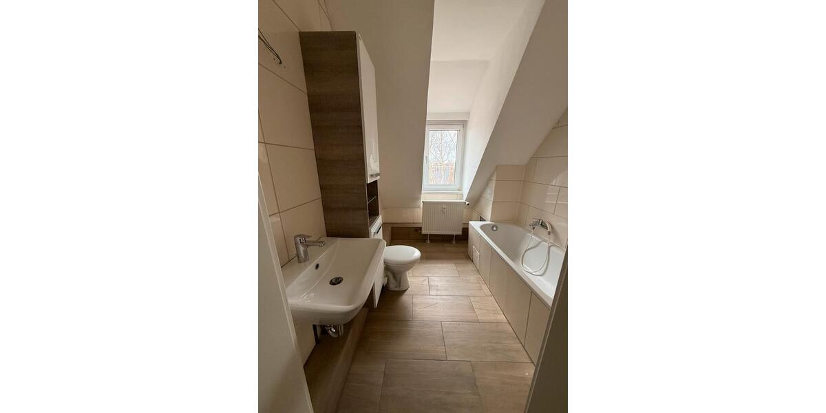 Dachgeschoßwohnung Groitzsch - 2 Zimmer, 45 m&sup2;, 327&euro; | Angebot:25418646