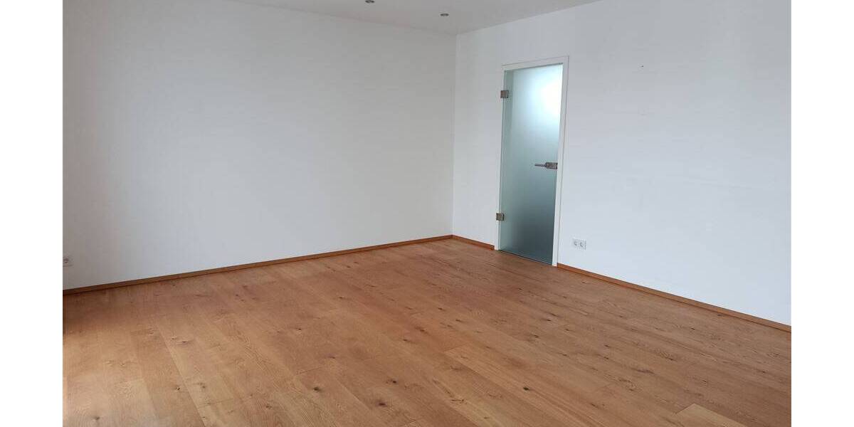 Etagenwohnung Zwenkau - 3 Zimmer, 108 m&sup2;, 1.499&euro; | Angebot:26308337