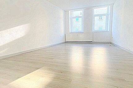 4 Zi. Wohnung*Tageslichtbad mit Dusche & Eckbadewanne* Gartennutzung*Stellplatz mgl.* 4 zimmer