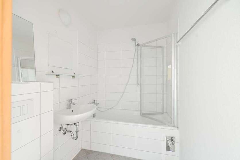 Wohnung zum Mieten in Halle 421 € 57.17 m²