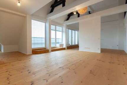 Wohnung zum Mieten in Leipzig | Sellerhausen-Stünz 2.112 € 183.62 m² 5 zimmer