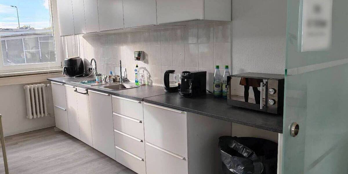 Bürofl. im Gewerbegebiet Böhlitz-Ehrenberg, 2 Räume, inkl. Küche, WC+ DU vorh., SP mögl. 3 zimmer