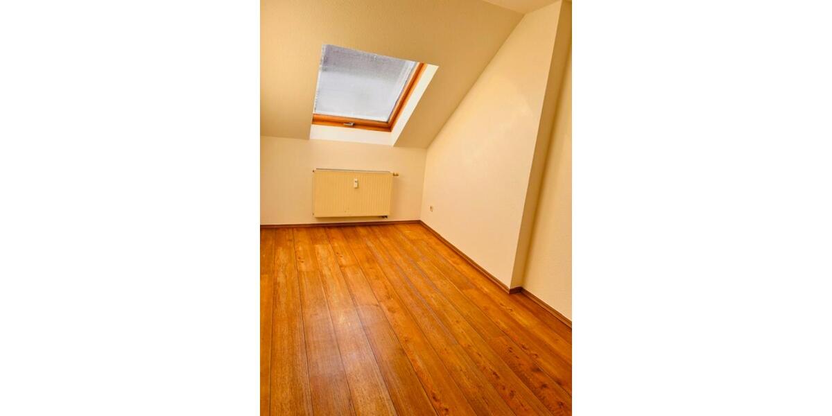 Dachgeschoßwohnung Zwenkau - 4 Zimmer, 90 m&sup2;, 680&euro; | Angebot:25363735