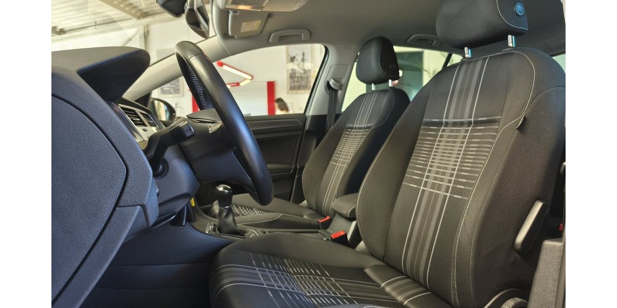 VW Golf Lounge 1.4 /Bi-Xenon/Navi/Tempo/Ahk 78.284 km 13.990 &euro; Leipzig 04347