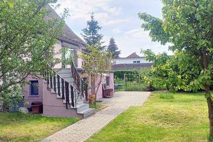 Freistehendes EFH auf großen Grundstück mit Brunnen in Siedlungslage
