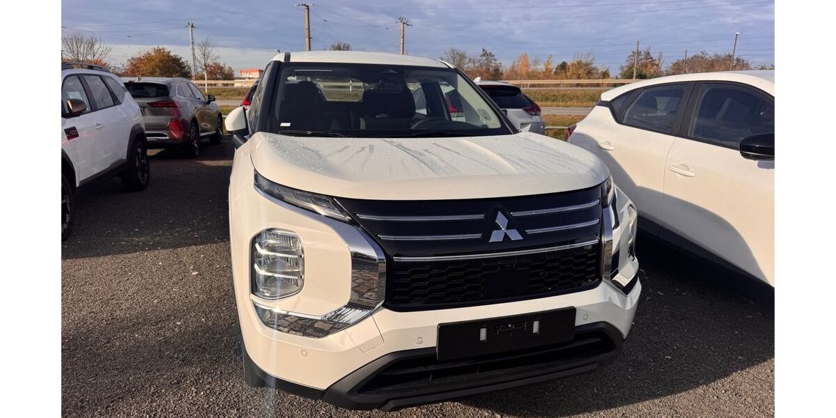 Mitsubishi Plug-in Hybrid Outlander 4.500 km 39.490 &euro; Eilenburg 04838