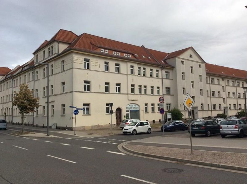 Die Gewerberäume befinden sich im Erdgeschoss eines Mehrfamilienhauses.<br>Ein Raum liegt ebenerdig und ist von der Straße aus begehbar, hier ist auch eine große Fensterscheibe, was den Raum sehr... zimmer