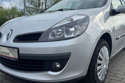 Renault Clio 176.800 km 2.999 &euro; Schkopau 06258