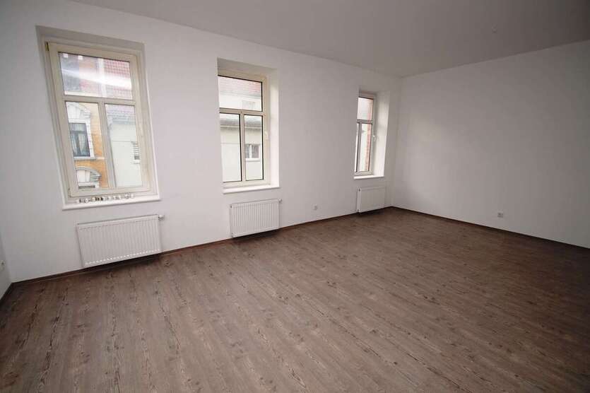 5-Zimmer-Wohnung mit Laminat, Wanne+Dusche 5 zimmer