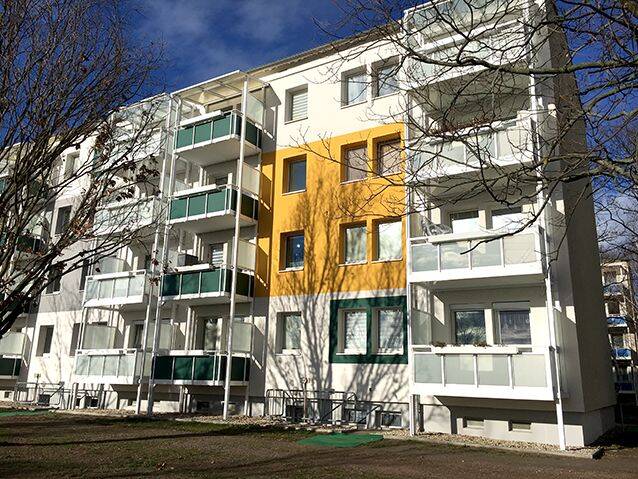 Altersgerechte Wohnung im Erdgeschoß mit großem Balkon und Dusche!