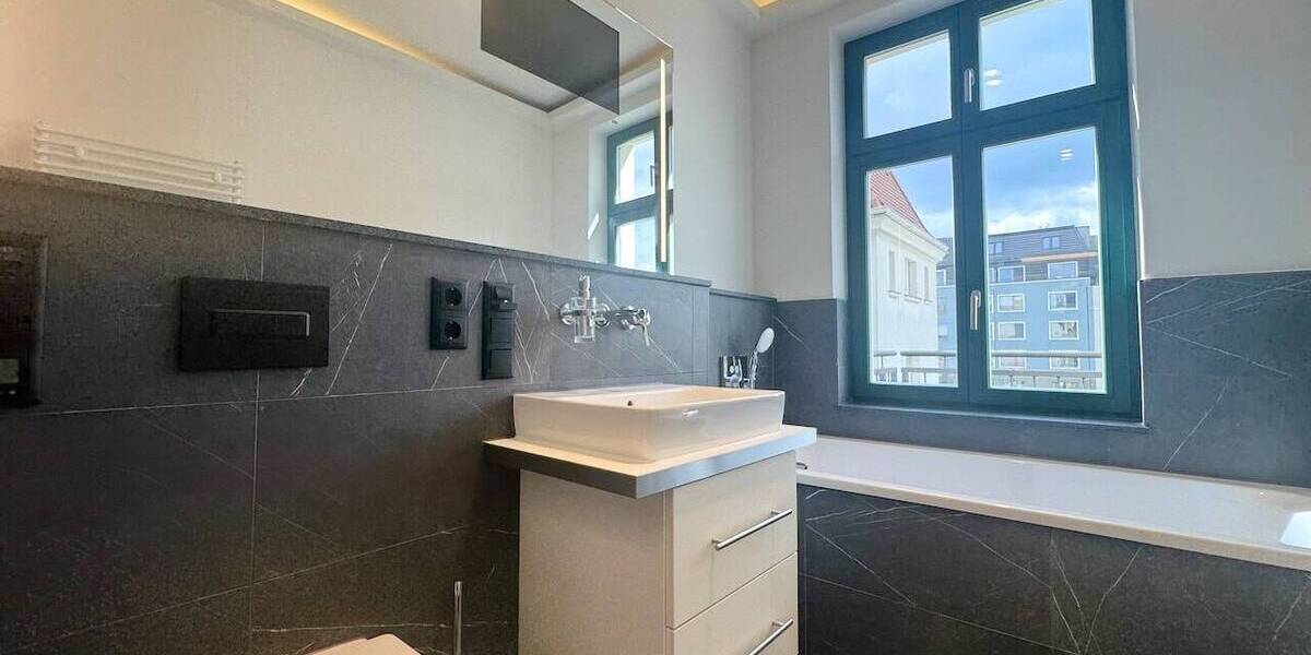 Was will man mehr? * Erstbezug * Parkett * Balkon * Fußbodenheizung * Wanne & Dusche * LED-Licht 3 zimmer