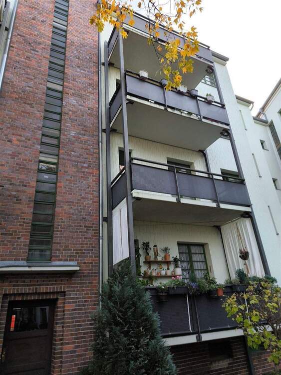 Tolle 2-Raum Whg mit Balkon, Bad mit Fenster, Wanne, Spots - Außenrollos 2 zimmer