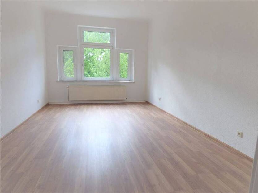 Leutzsch - Schöne 3 Zi.- Whg., Gäste WC, Loggia, frisch saniert!