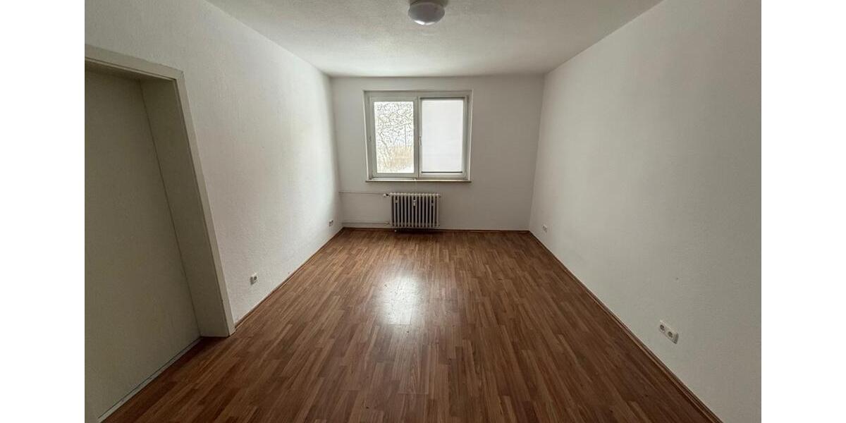 Etagenwohnung Leuna - 4 Zimmer, 75 m&sup2;, 400&euro; | Angebot:25782206