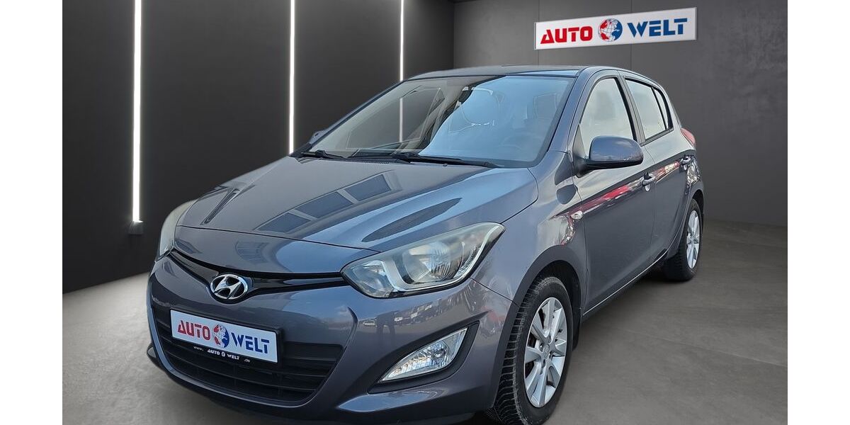 Hyundai i20 53.343 km 7.490 &euro; Sandersdorf Brehna 06796