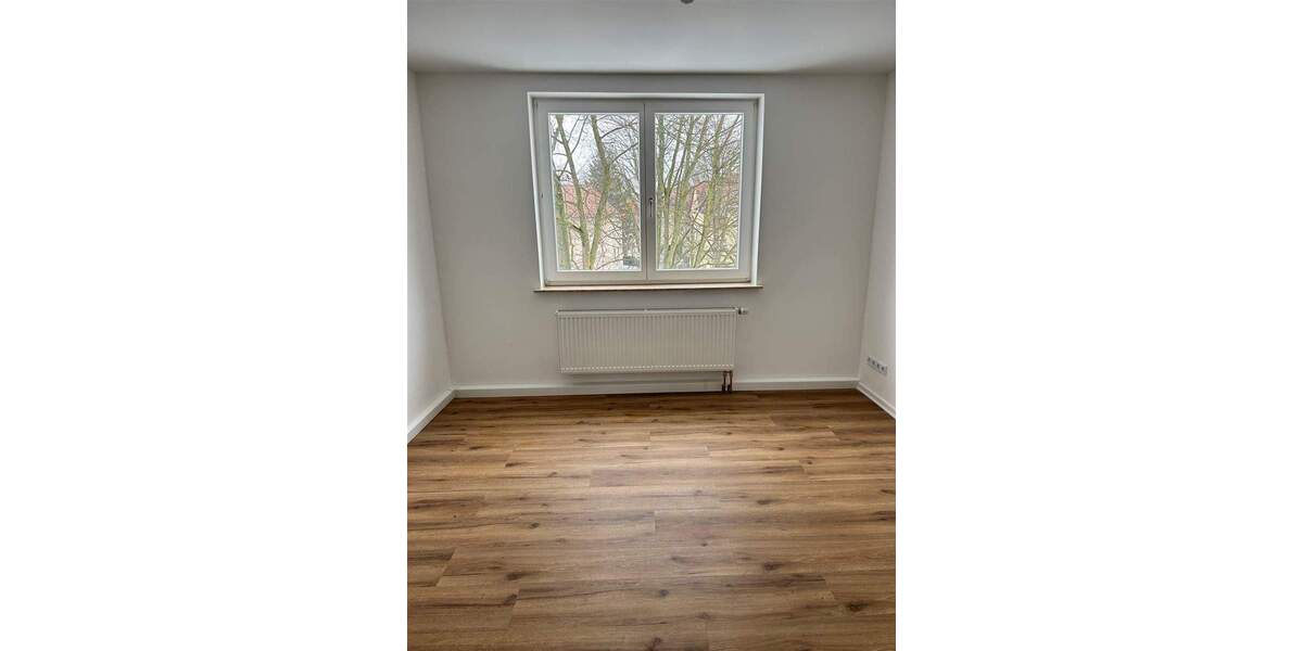 Etagenwohnung Hohenmölsen - 3 Zimmer, 61 m&sup2;, 75.000&euro; | Angebot:25836818