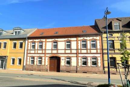 Haus zum Kaufen in Bitterfeld-Wolfen Bitterfeld 149.000 € 274.35 m²