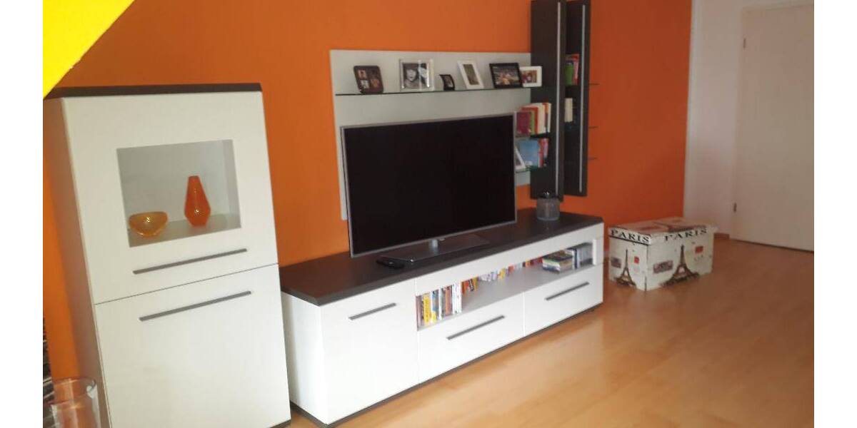 Möblierte - Wunderschöne helle Dachgeschosswohnung 2 zimmer