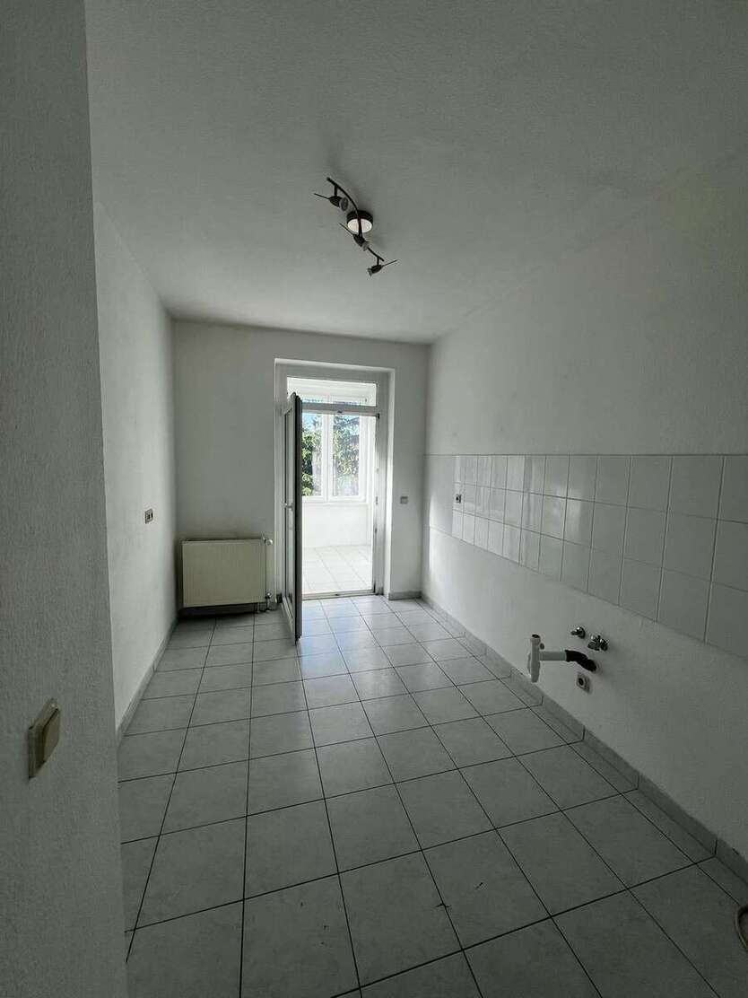 Bezugsfrei: Helle 2-Zimmer-Altbauwohnung im Denkmal – mit Wintergarten und Tageslichtbad 2 zimmer