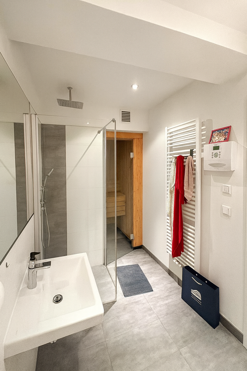 Traumwohnung mit Sauna, Terrasse, 2 Bäder in der Südvorstadt 5 zimmer