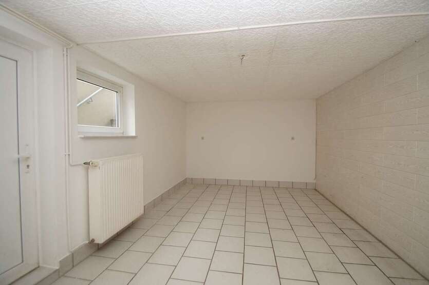 Gepflegte Doppelhaushälfte mit Keller und Stellplatz zwischen Halle (Saale) und Leipzig 4 zimmer