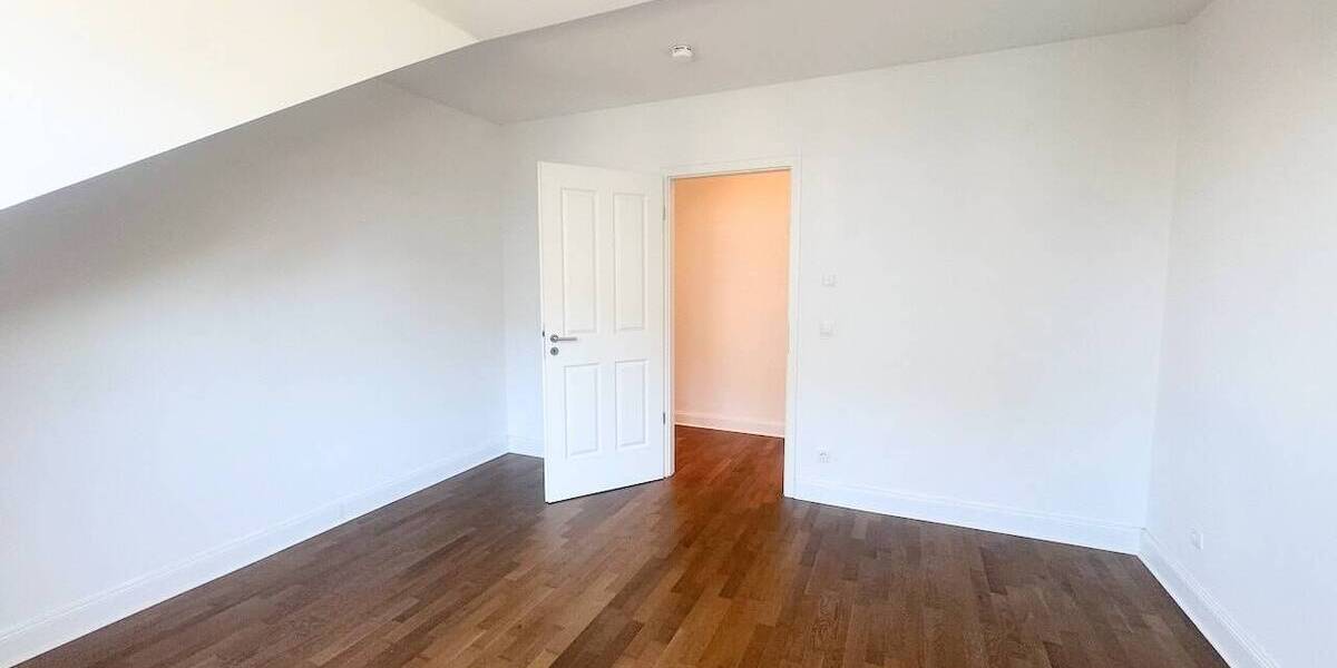 Etagenwohnung Leipzig Neustadt-Neuschönefeld - 4 Zimmer, 173 m&sup2;, 1.750&euro; | Angebot:26695803