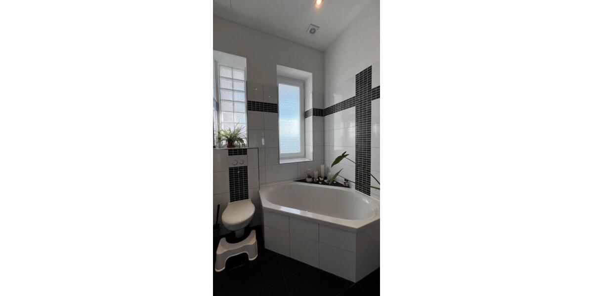 **Stuck, Sonne, Stil - 4 Zimmer voller Altbaucharme in Gohlis** 4 zimmer