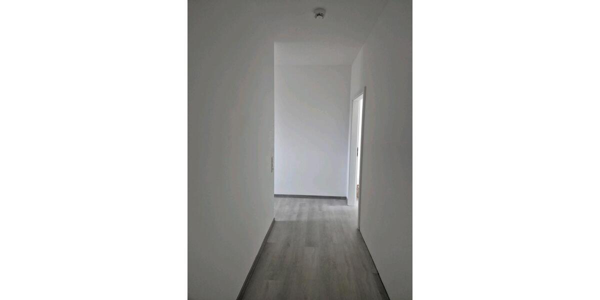 Helle 2-Raumwohnung im DG mit Balkon in Kölsa, frisch renoviert 2 zimmer