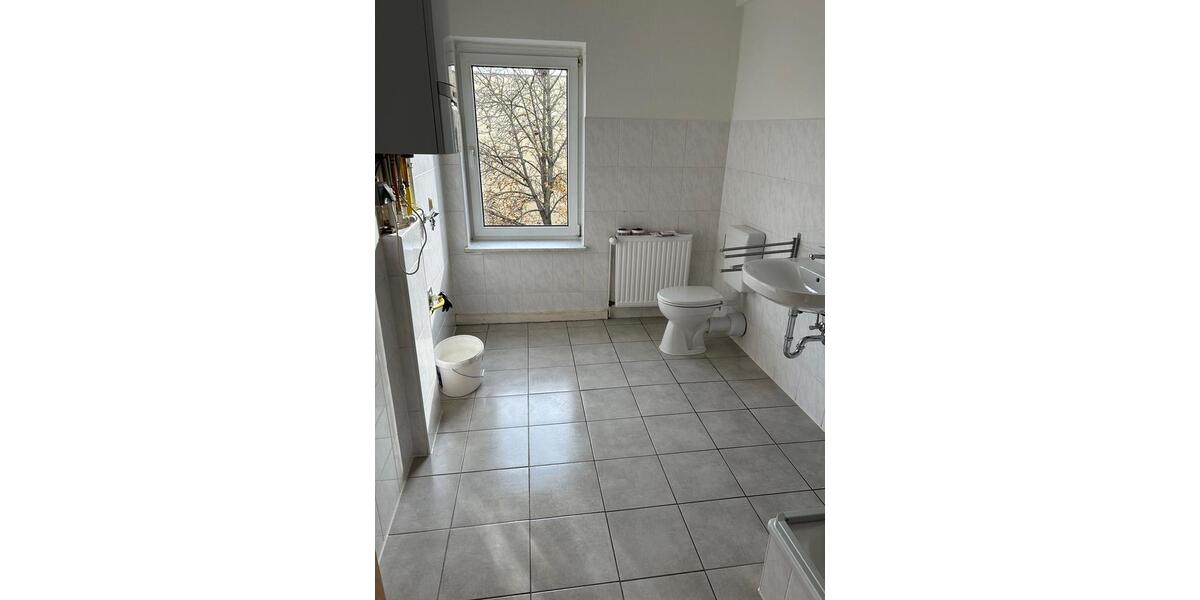 +++Helle Dachgeschosswohnung für Singles oder junge Paare+++ 2 zimmer