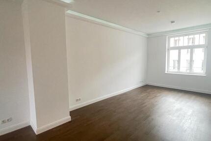 Die ist es! + Dunkles Parkett + Fußbodenheizung + Balkon + Wanne & Dusche + ruhige Lage + LED-Licht 2 zimmer