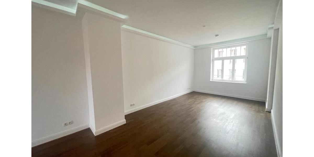 Die ist es! + Dunkles Parkett + Fußbodenheizung + Balkon + Wanne & Dusche + ruhige Lage + LED-Licht 2 zimmer