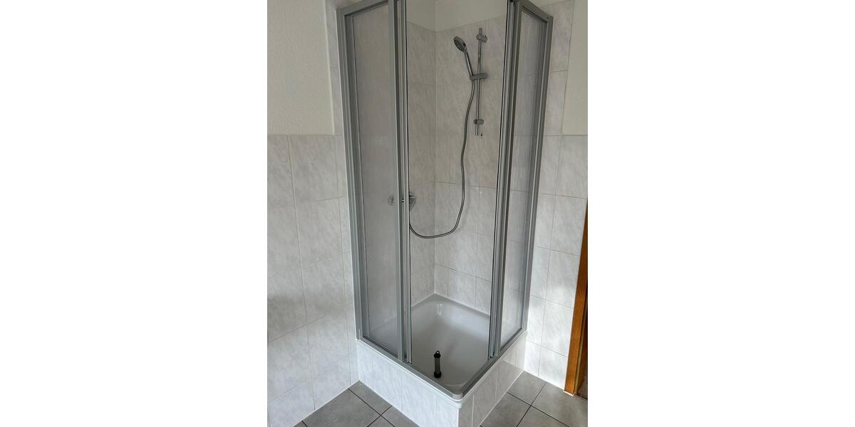 +++Helle Dachgeschosswohnung für Singles oder junge Paare+++ 2 zimmer