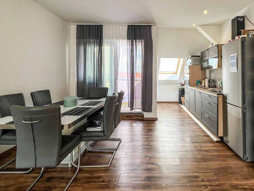 Gute Ausstattung I Einbauküche I Stellplatz und Loggia