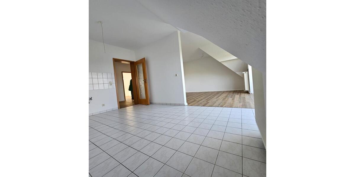 Dachgeschoßwohnung Zwenkau - 3 Zimmer, 72 m&sup2;, 690&euro; | Angebot:26493541