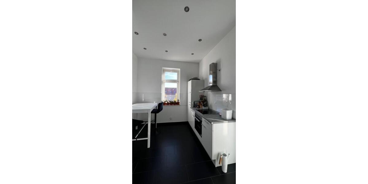 **Stuck, Sonne, Stil - 4 Zimmer voller Altbaucharme in Gohlis** 4 zimmer