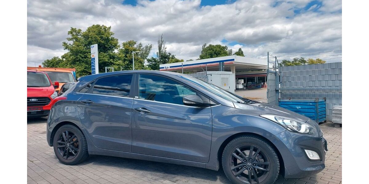 Hyundai i30 107.126 km 7.999 &euro; Leipzig 04328