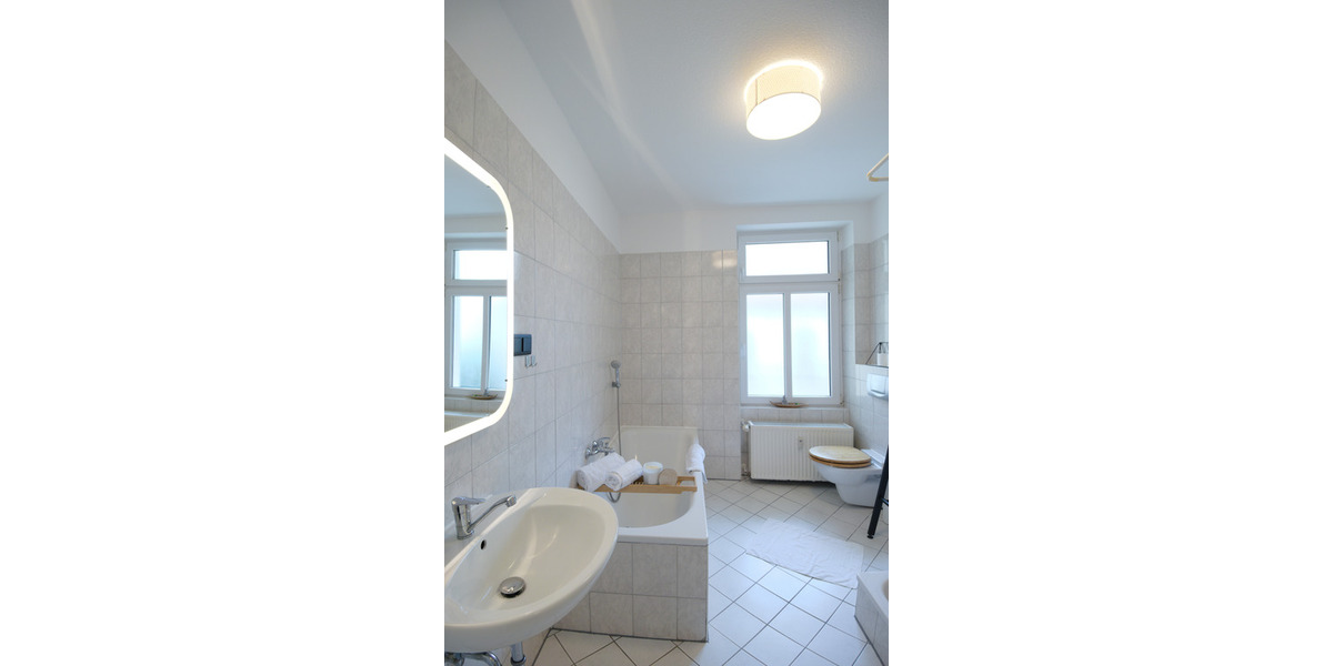 Möblierte 2-Zimmer-Wohnung mit bis zu 4 Schlafplätzen & Balkon in Top-Lage 2 zimmer