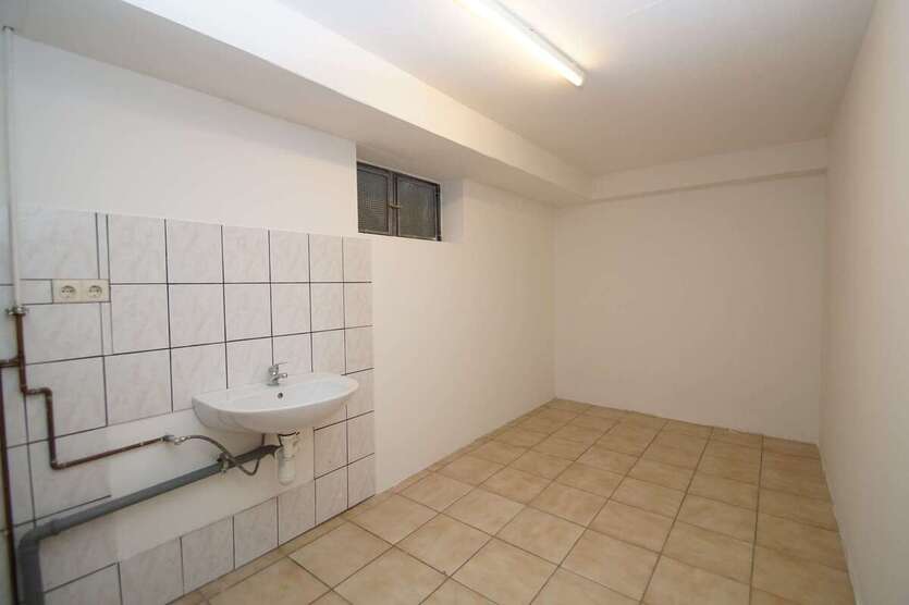 Gepflegte Doppelhaushälfte mit Keller und Stellplatz zwischen Halle (Saale) und Leipzig 4 zimmer