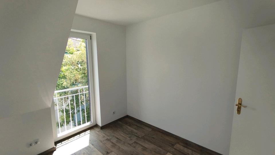 gepflegte, helle Dachgeschoss Wohnung mit Blick ins Grüne 2 zimmer