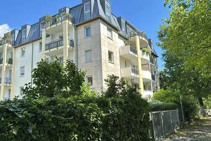 Top gelegene 4-Zimmer-Wohnung mit zwei Terrassen und Tiefgaragenstellplatz 4 zimmer