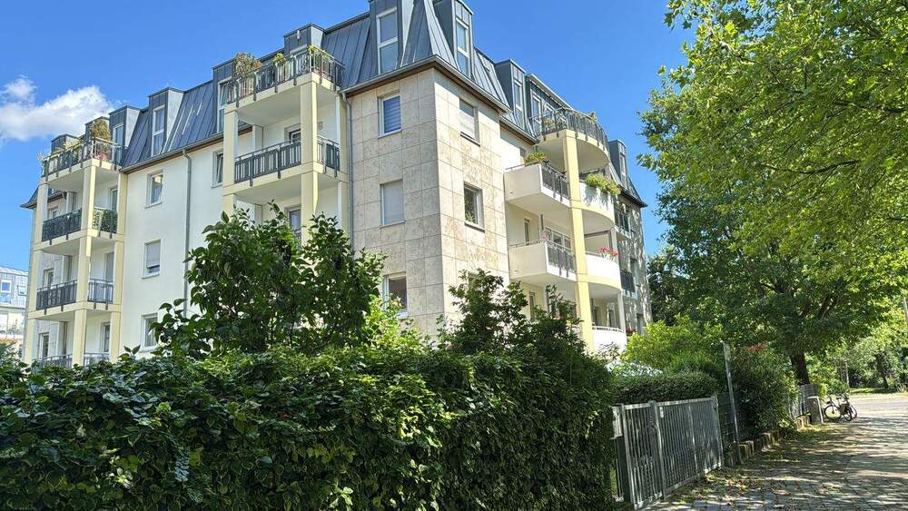 Top gelegene 4-Zimmer-Wohnung mit zwei Terrassen und Tiefgaragenstellplatz 4 zimmer