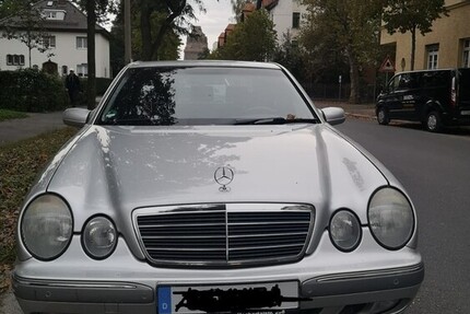 Mercedes-Benz 240 124.400 km 4.400 &euro; Leipzig 04109