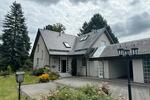 Freistehendes Architektenhaus mit traumhaftem Grundstück + Pool in der Nähe des Herzzentrums