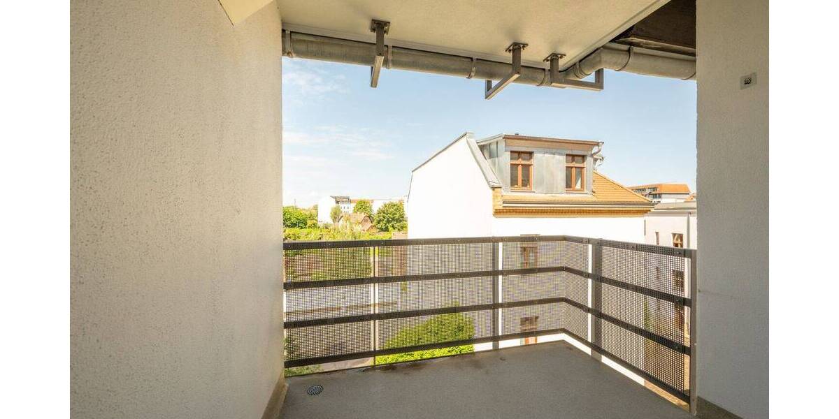 HIER BLEIBEN KEINE WÜNSCHE OFFEN Moderne 2-Raum-Wohnung mit Balkon, EBK & PKW-Stellplatz 2 zimmer